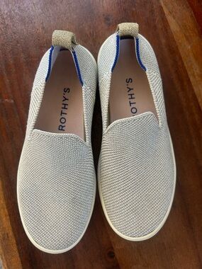Rothy's kids Slip-On Knit Loafers with a gold metallic sparkle - size 2